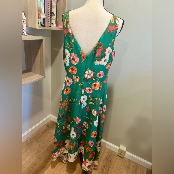 NWT Vince Camuto Floral Print Handkerchief- Hem Dress size 14 - Picture 6 of 10